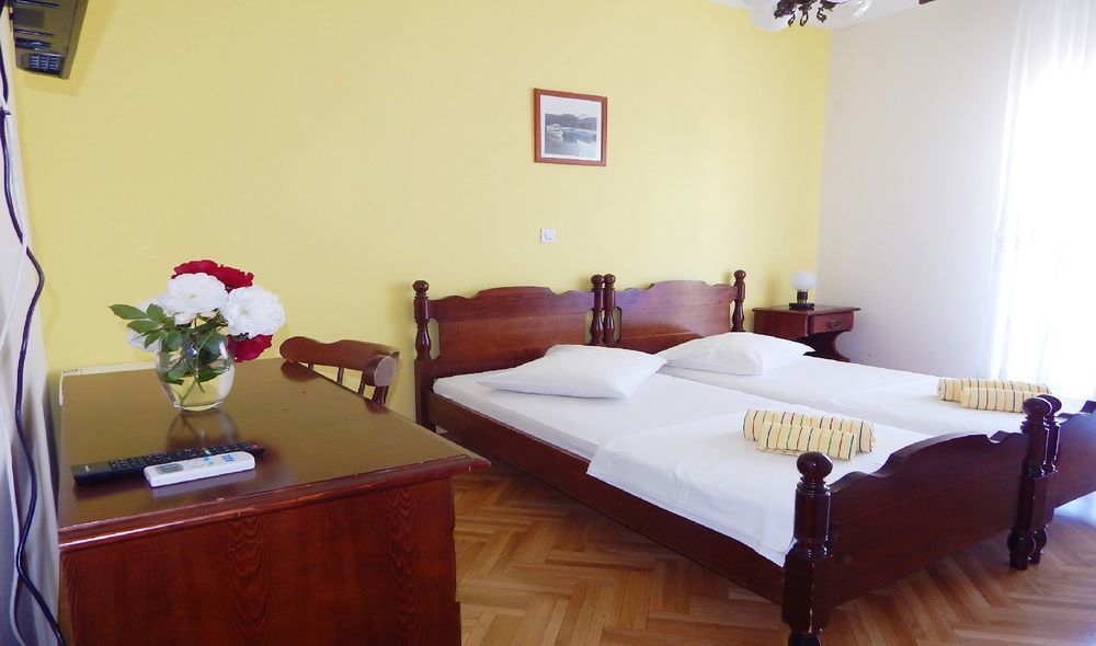 Pansion Dioklecijan Podstrana Exterior foto