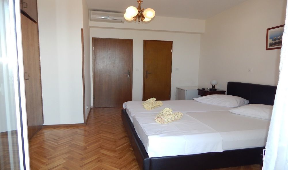 Pansion Dioklecijan Podstrana Exterior foto