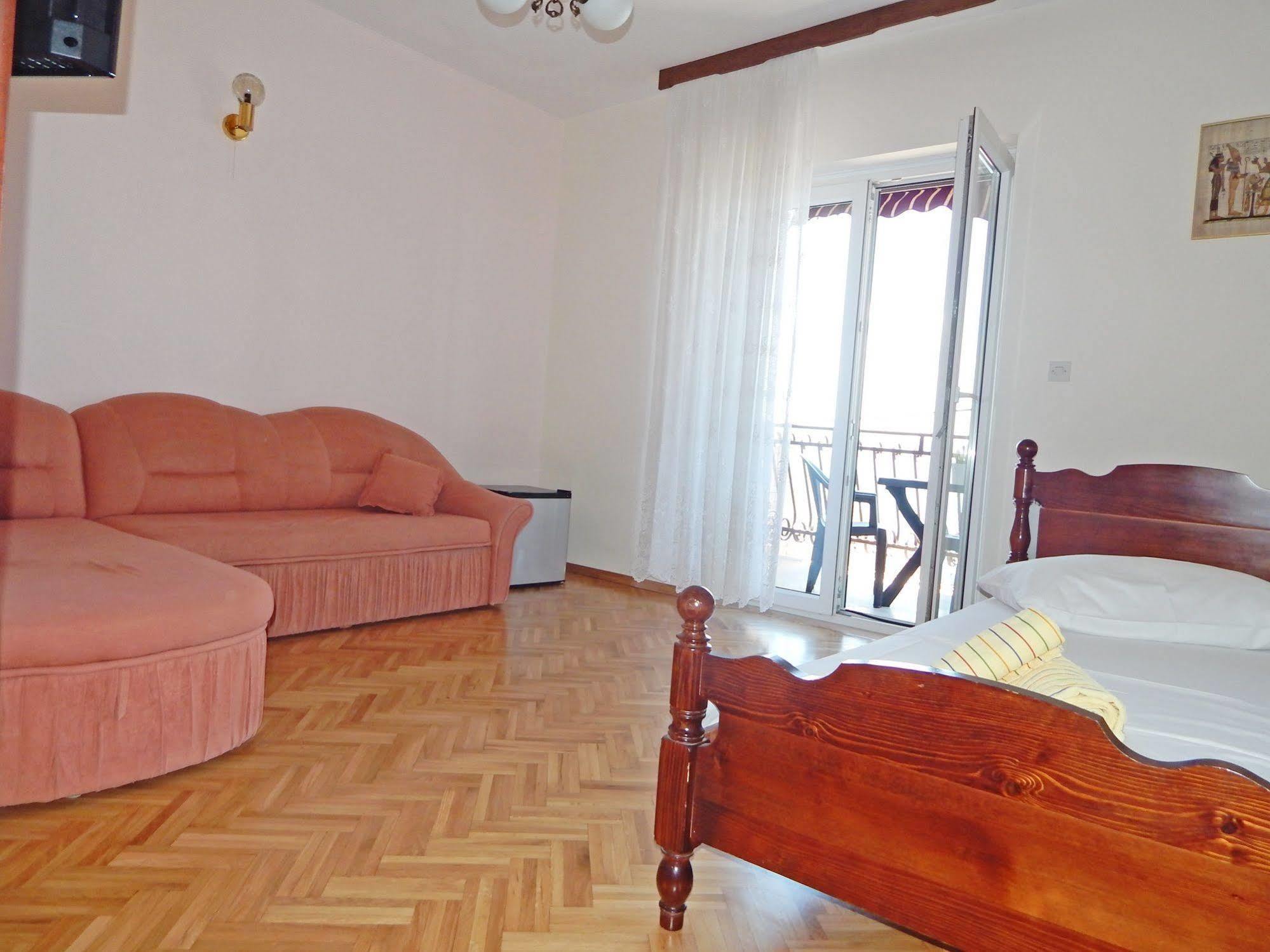 Pansion Dioklecijan Podstrana Exterior foto